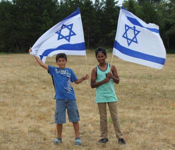 Excellent-Israeli-Day-photo-two-boys-2