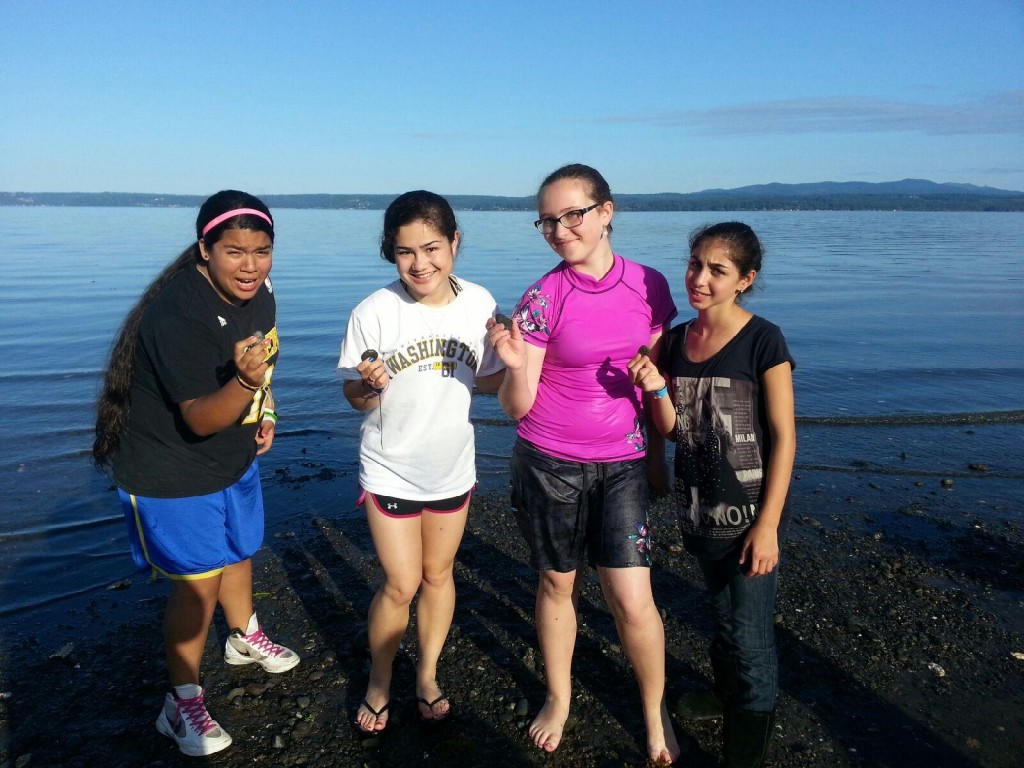 (L to R): Melina, Elana, Elianna, and Mriaim at the beach.