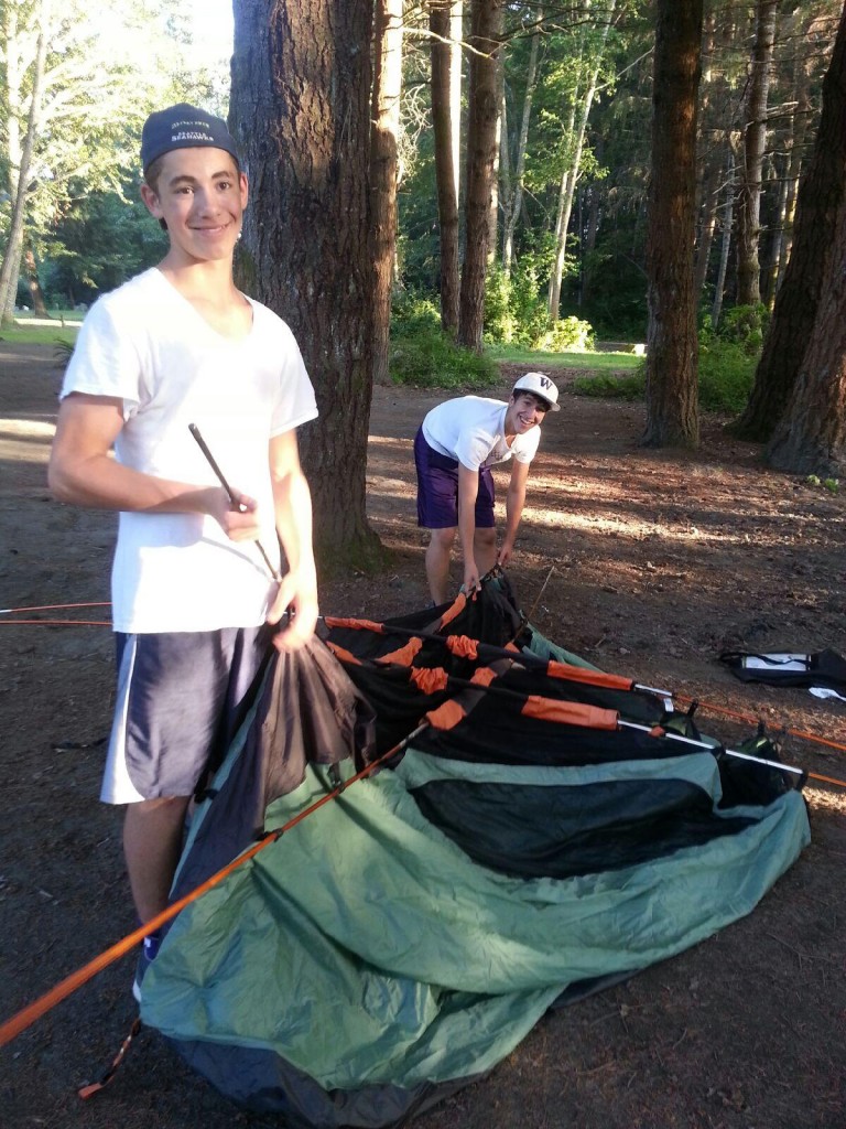 Jeffrey Owen sets up his tent.